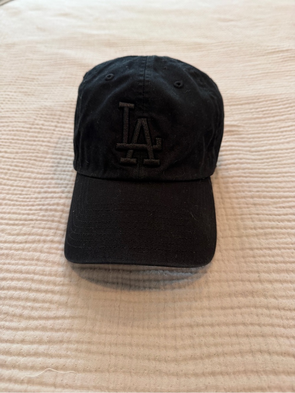 Womenโs Black LA Baseball Cap